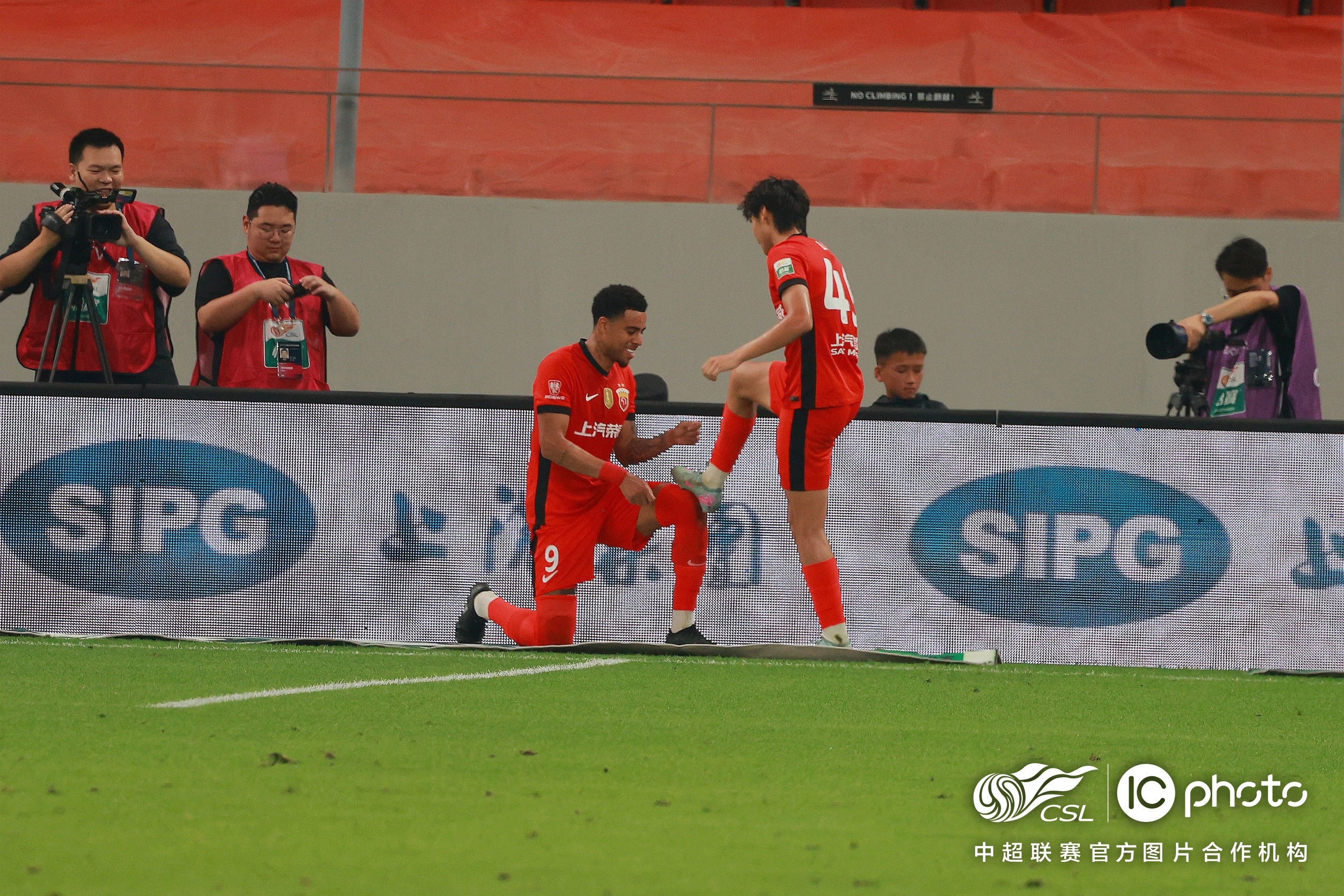 包含赛后突围战来临，葡萄牙体育围绕CBA季后赛防线松动，底气十足，轮换策略成焦点的词条-爱游戏